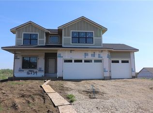 16739 Dellwood Dr, Clive, IA 50325