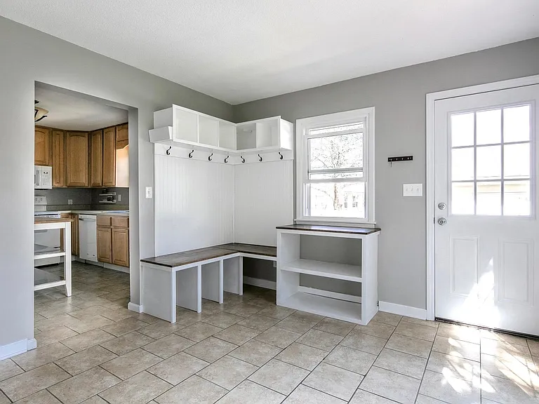 6960 Townsend Ave — Photo 7