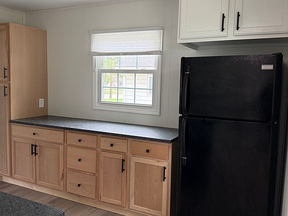 5th image of 1036 Oak St