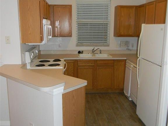 4th image of 2122 Golden Oak Ln
