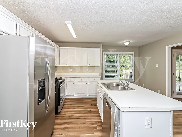 3727 Lockerbie Ln — Photo 7