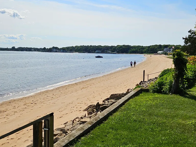 599 Peconic Bay Blvd — Photo 41