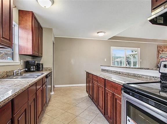 5th image of 1204 Bellevue Dr