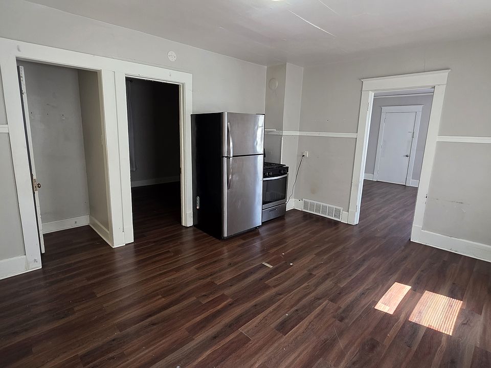 Kitchen Other Side