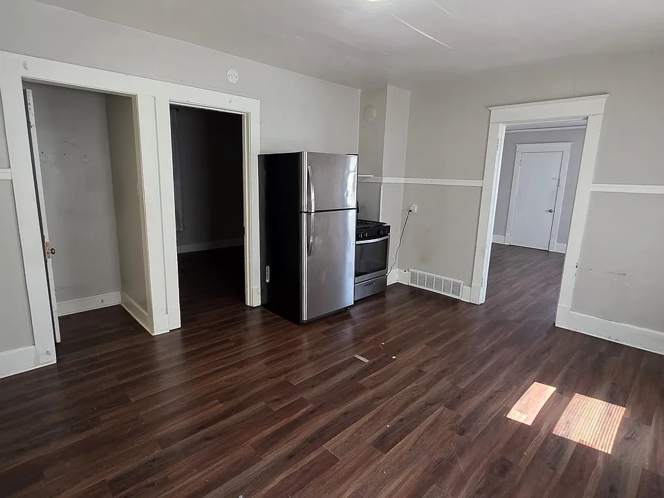 Kitchen Other Side