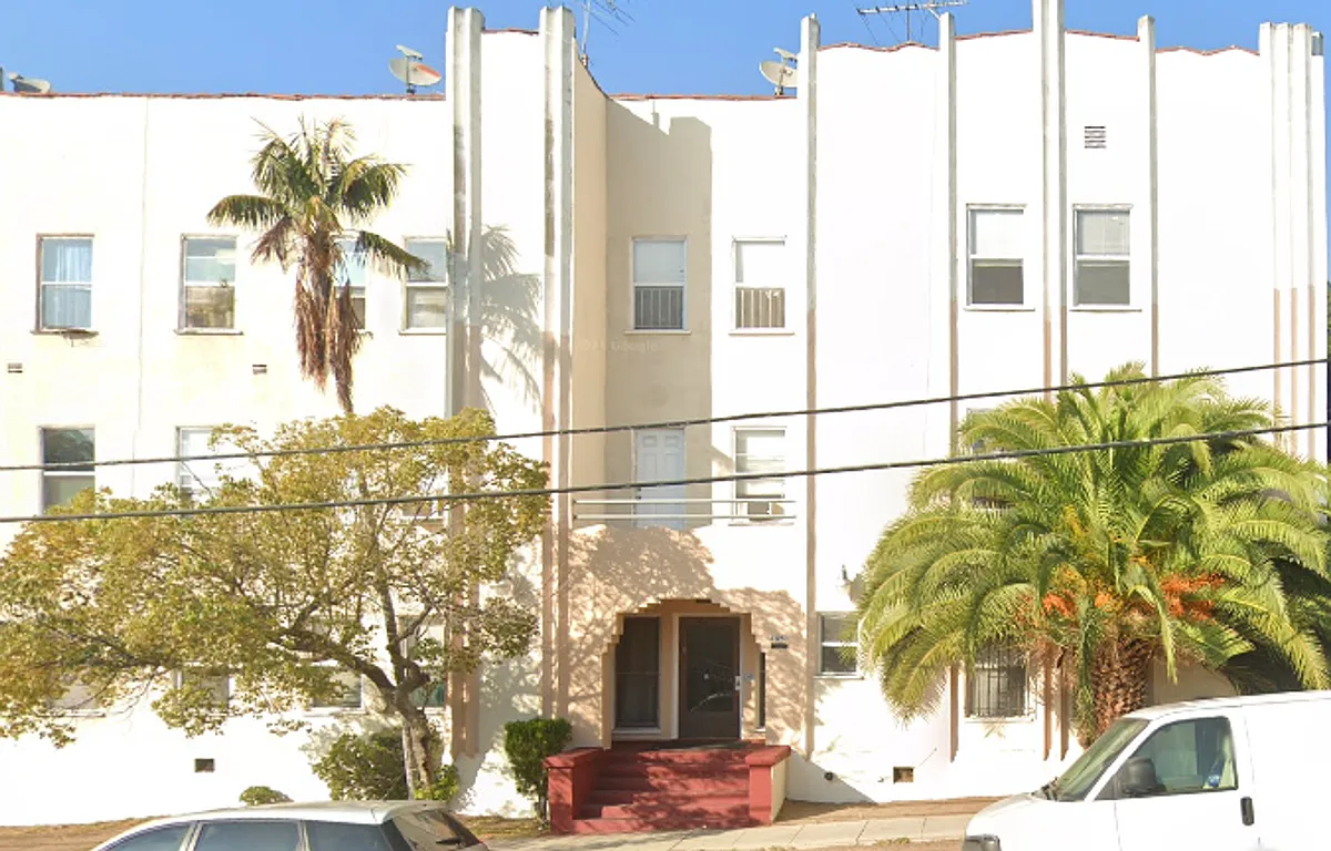 Building Photo - Charming Studio in KTown