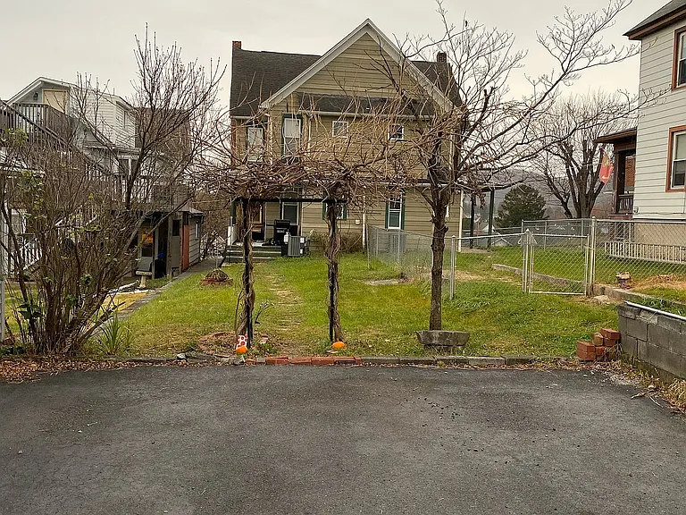 424 E Logan St — Photo 12