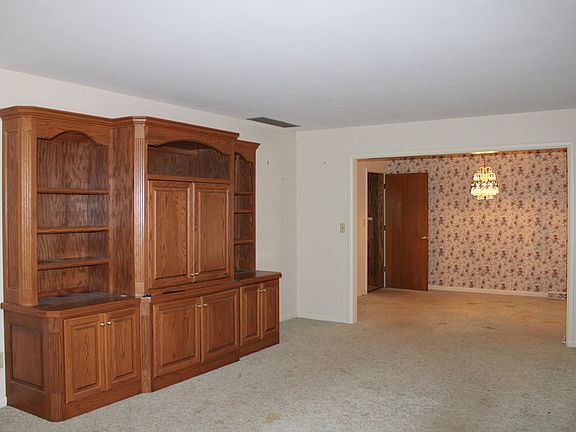 3rd image of 3425 S Griffith Ave