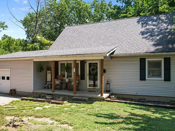2nd image of 104 N Jackson St