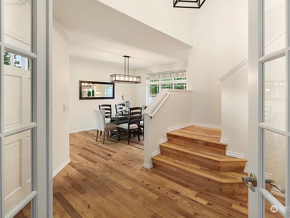 5th image of 160 SE 10 Circle