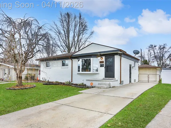 22904 Detour St, Saint Clair Shores, MI 48082