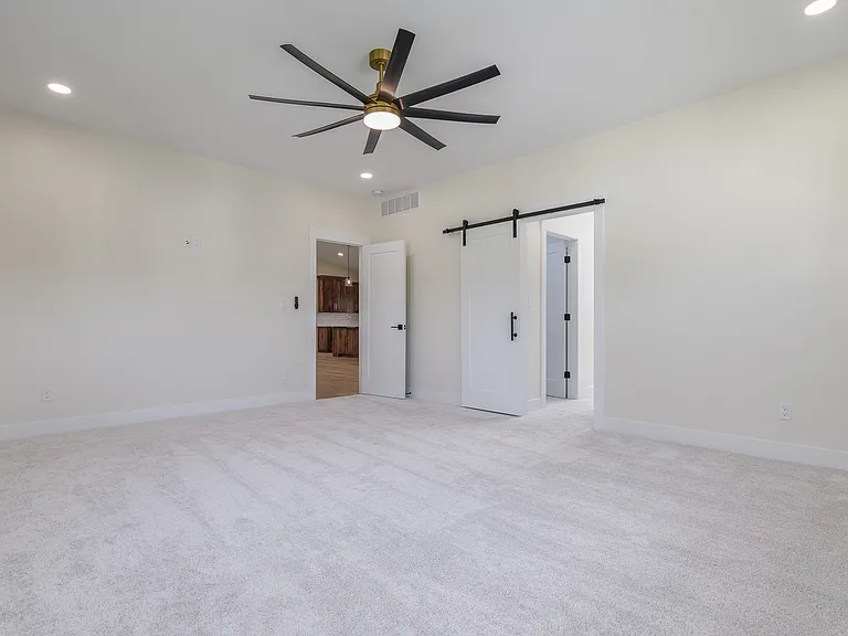 304 Joe Ln — Photo 10