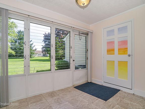 4th image of 37 Hearthside Dr