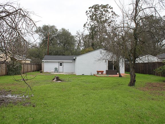 3rd image of 7610 Park Dr