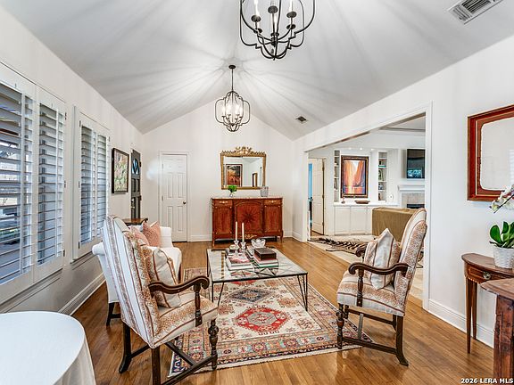 4th image of 748 Eventide