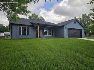 215 W Cofield St, Aurora, MO 65605