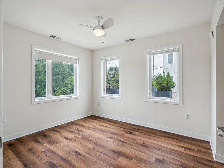 Graduate Pointe — Photo 237