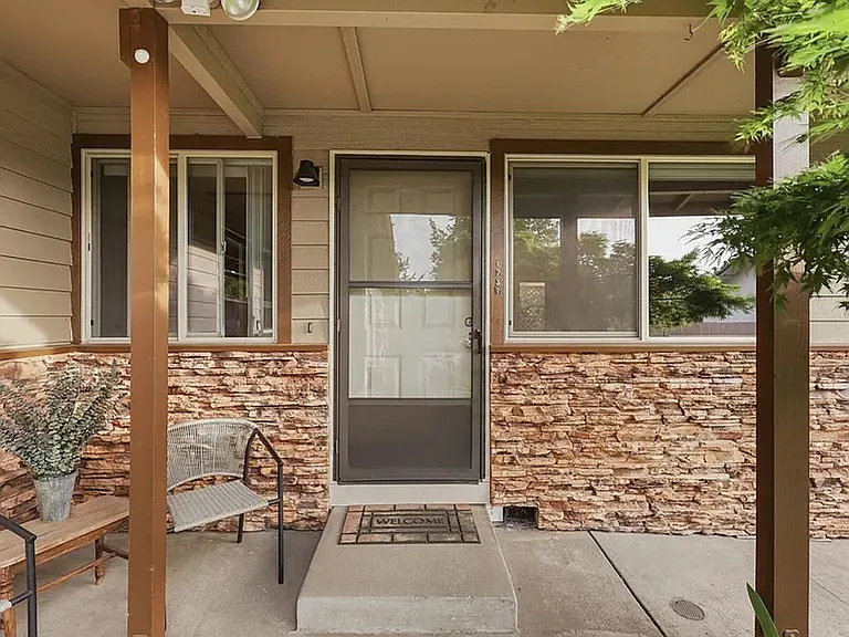 149- 1735, 1737 NE Wichita Way — Photo 29