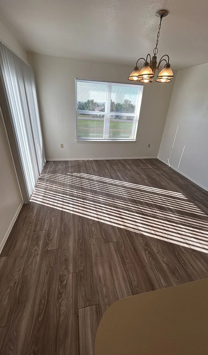 3 bed, 2.5 bath, 1328 sqft, $1,757 — Photo 4