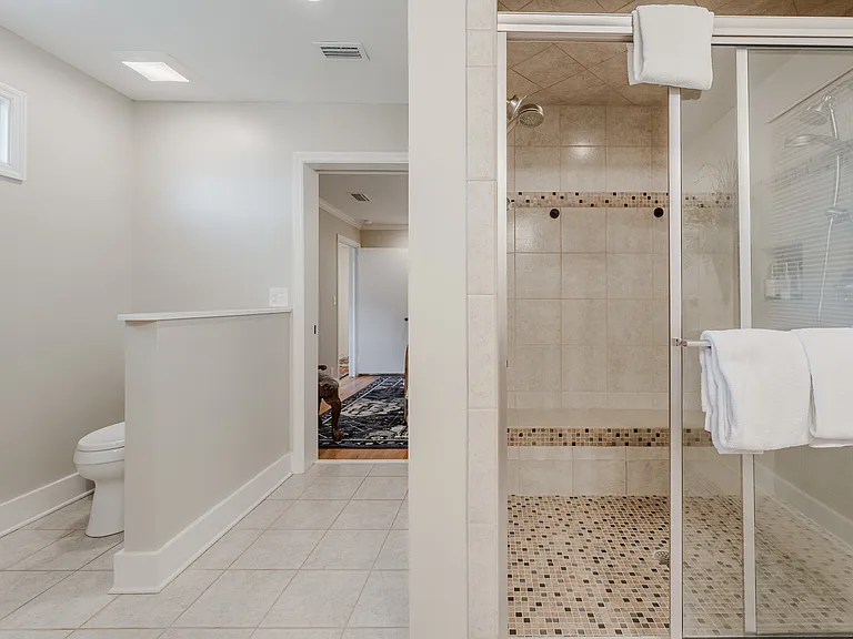 121 Redfern Dr — Photo 14