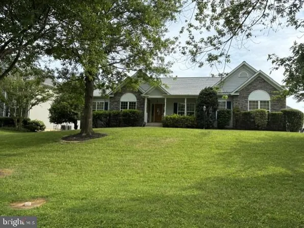 700 Fox Chase St, Warrenton, VA 20186