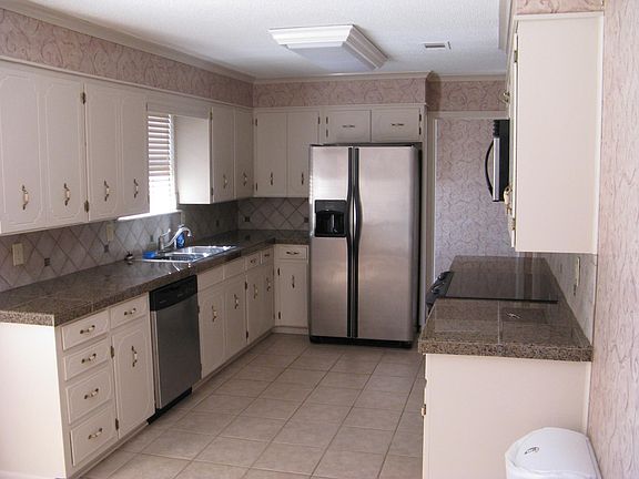 Kitchen/Dining (10x21)