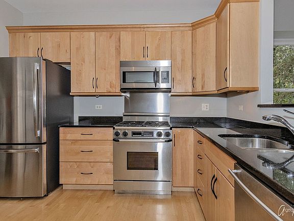 4th image of 207 Berkshire Dr