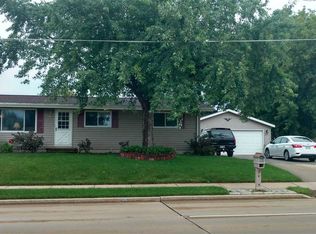 1153 W South Park Ave, Oshkosh, WI 54902