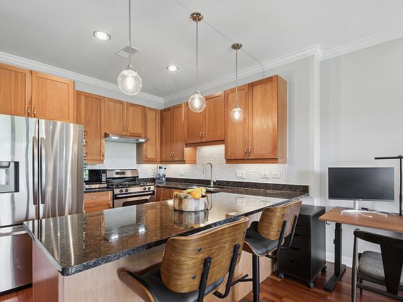 3rd image of 4553 N Magnolia Ave APT 403