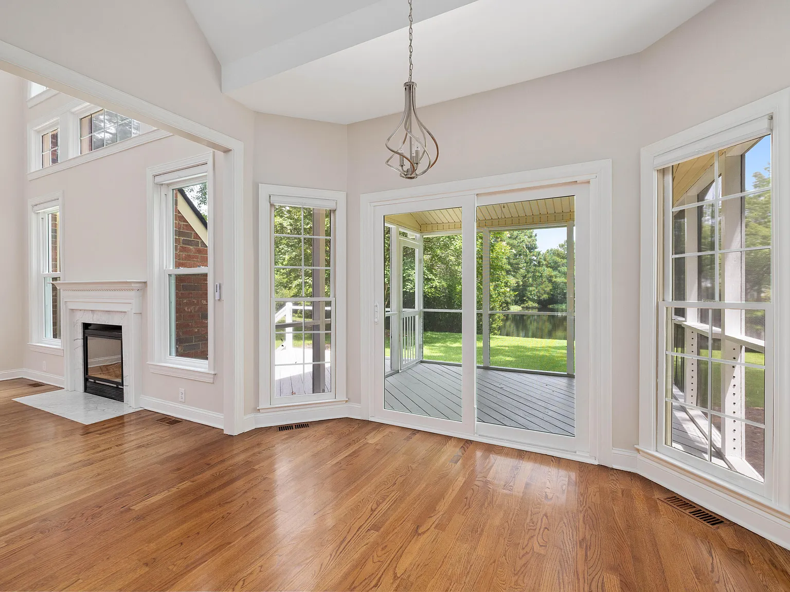 5 bed, 3.5 bath, 2846 sqft, $5,400 — Photo 2