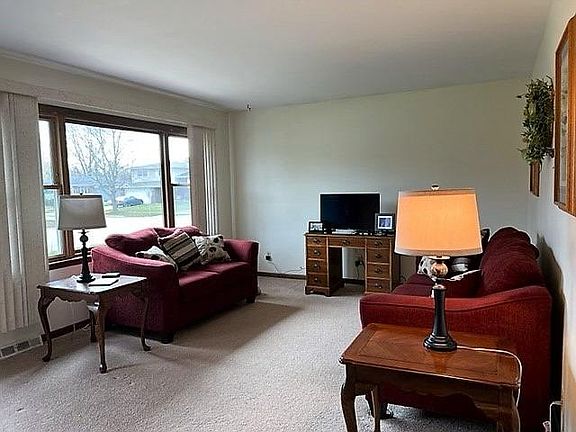 4th image of 924 Northgate Dr