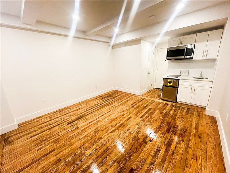 1st image of 11 Waverly Pl APT 6L