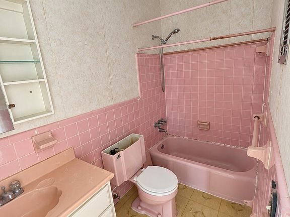 5th image of 600 LAYNE Boulevard #211