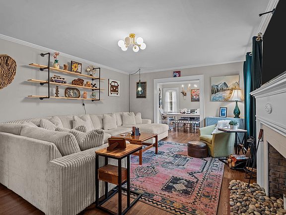 4th image of 222 E Nash St