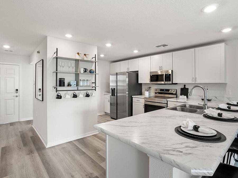 Move-in ready, 3 bedroom, open-layout townhome for sale in Winter Haven, FL
