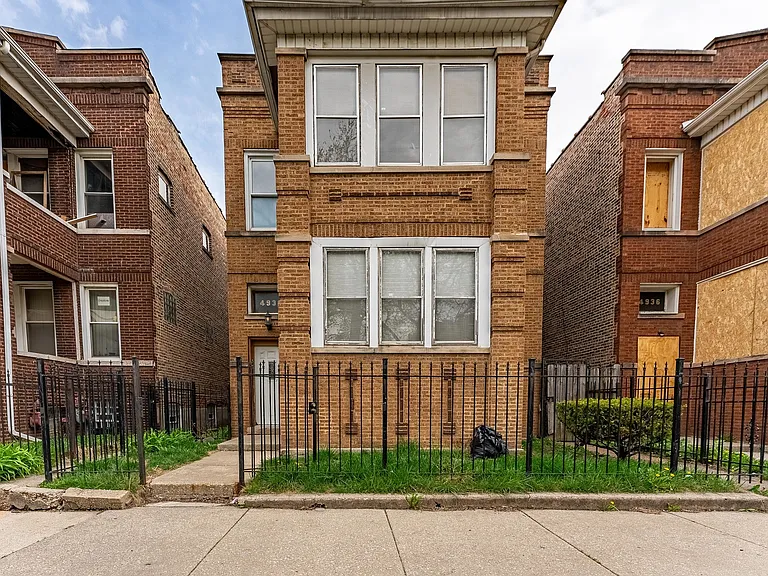 4938 W Monroe St #1 — Photo 1
