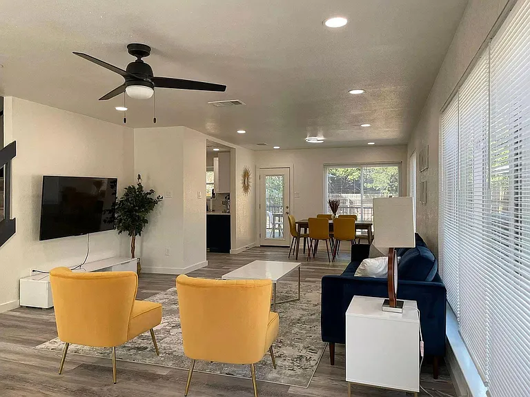 2502 Tracy Cv — Photo 3