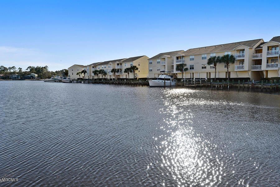 1st image of 2421 Beachview Dr APT B3
