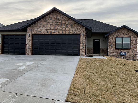 2nd image of 662 W Castor Loop