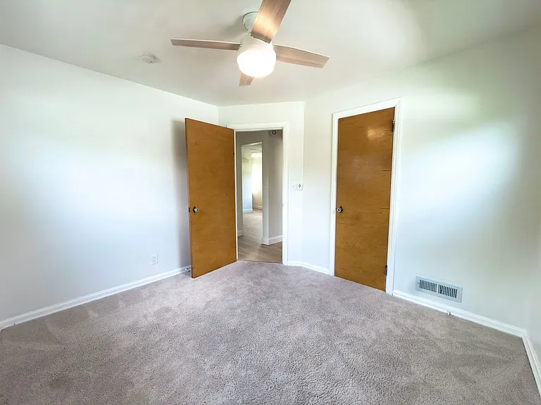 4525 Ellman Ave — Photo 9