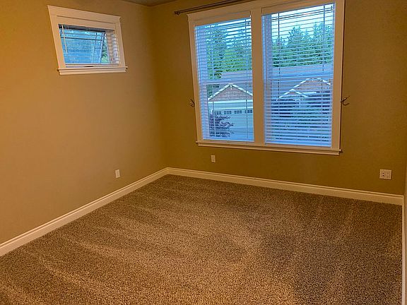 3rd bedroom (faces south) 