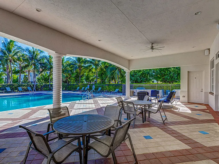 4147 Napoli Lake Dr — Photo 34