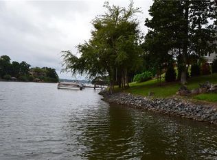 8430 Island Point Rd, Charlotte, NC 28278