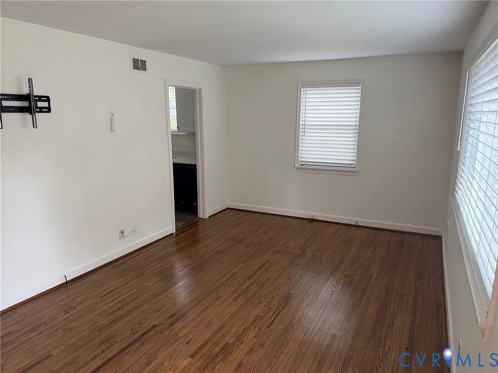 3 bed, 1.0 bath, 955 sqft, $2,450 — Photo 4