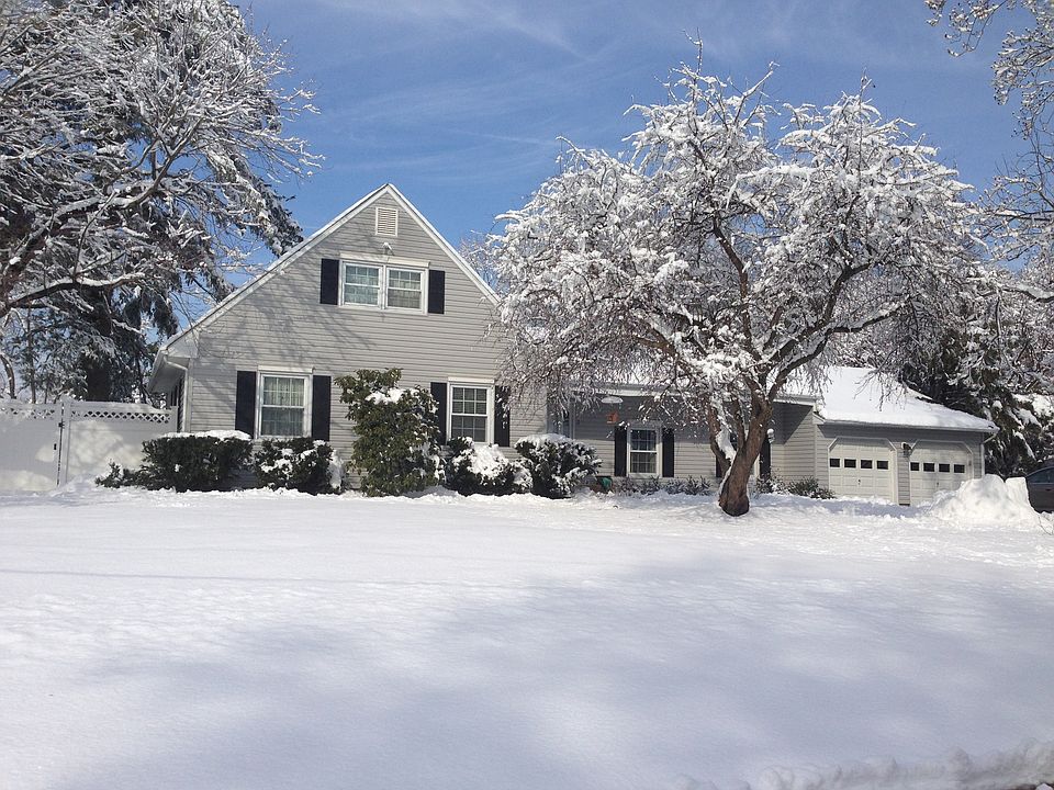 3 Meadowbrook Dr
