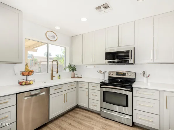 5855 E HOPI Circle, Mesa, AZ 85206