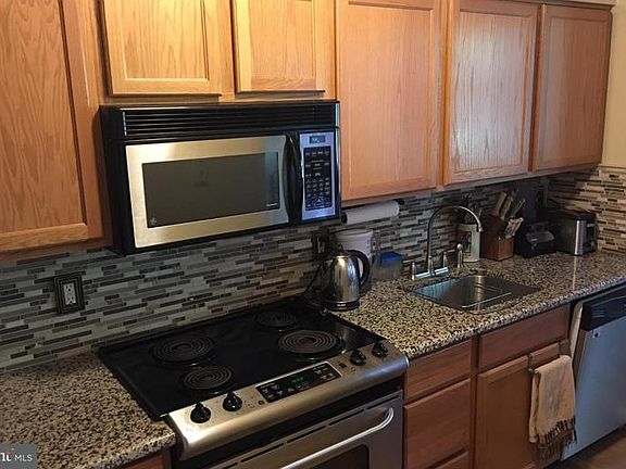 3rd image of 82 E Thomas Ct