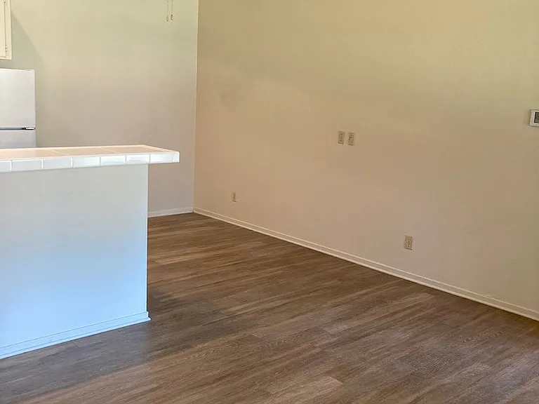 Lassen Villa Apartments — Photo 28