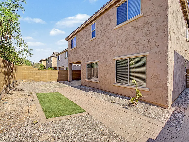 2048 W Monte Cristo Ave — Photo 39