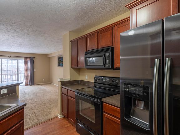 3rd image of 792 Stevenspoint Dr SE